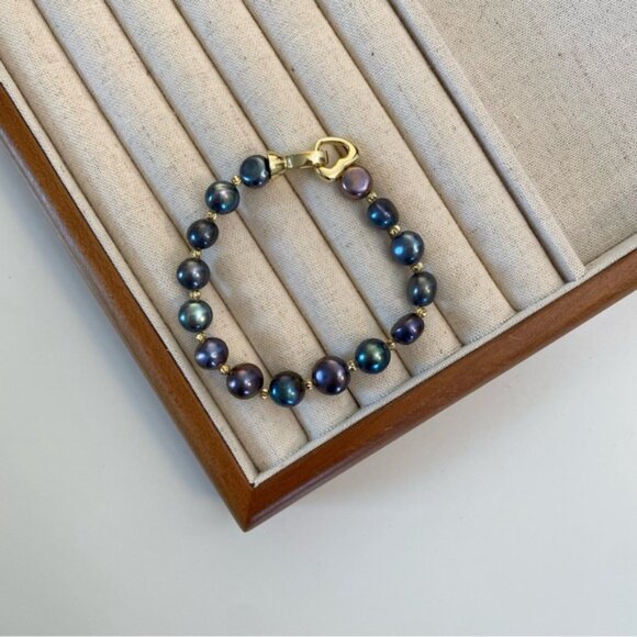 Handmade Freshwater Pearl Gold Heart Clasp Bracelet - Picture 3 of 3